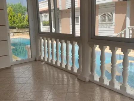 Doppel-Triplex-Villa Mit Pool Im Stadtteil Dalaman Karacali