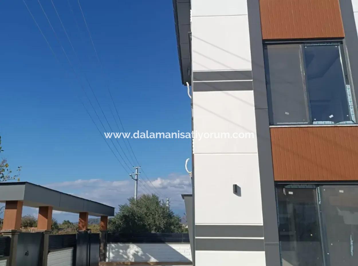 Altıntas Mahallesinde 5+1 Trıpleks Villa