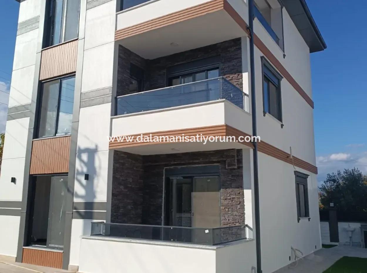 Altıntas Mahallesinde 5+1 Trıpleks Villa