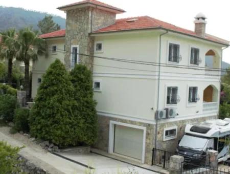 Dalaman, Akkaya Vadisi - Çarpıcı 4 Yatak Odalı Villa