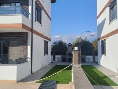 Altıntas Mahallesinde 5+1 Trıpleks Villa