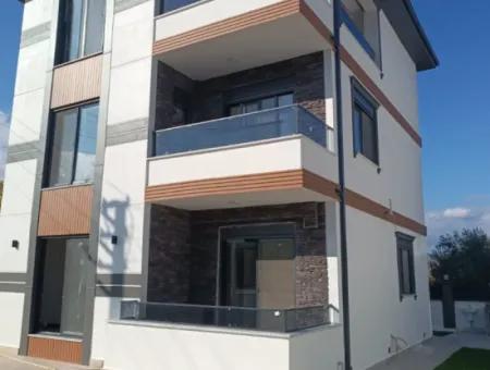 Altıntas Mahallesinde 5+1 Trıpleks Villa